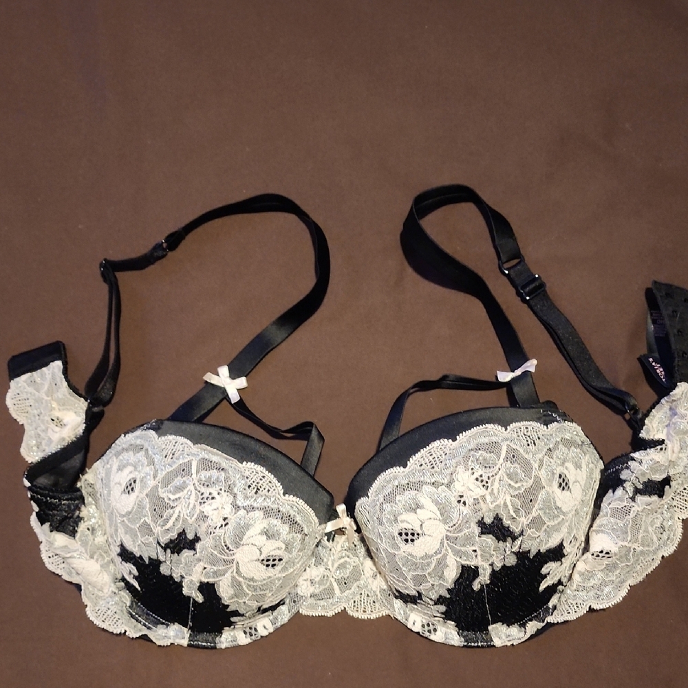 Victoria's Secret Black and White Lace Bra 34D